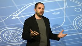 ¿en que gasto un dineral el cofundador de whatsapp?