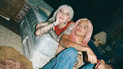 Karol G y Young Miko enfrentan las críticas