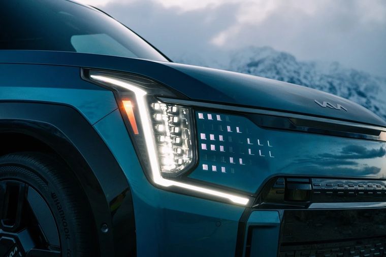 Los faros del KIA ofrecen un diseño totalmente nuevo