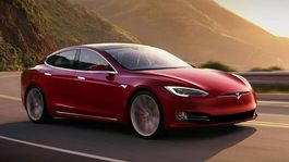 elon musk, en modo infantil, le baja estrepitosamente el precio al model s