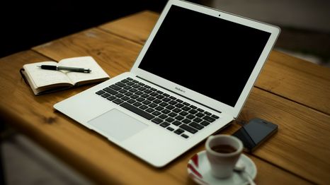 El Black Friday está que arde y a falta de pocos días que comience, ya hay algunas ofertas que parecen imbatibles, como la de esta MacBook Air M1.