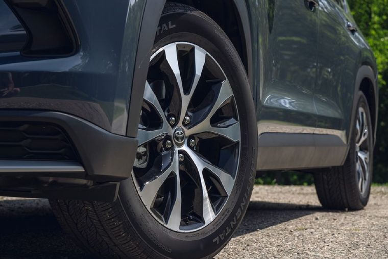 Toyota Grand Highlander 2024 retirado del mercado por problema de airbag