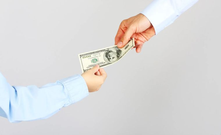 Claude identificó las expresiones más comunes en el lenguaje de personas adineradas