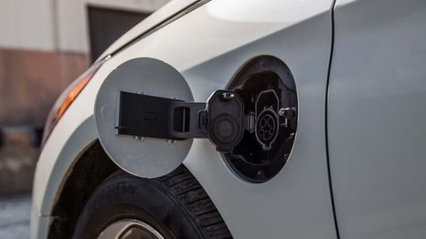 El problema con los vehículos híbridos enchufables