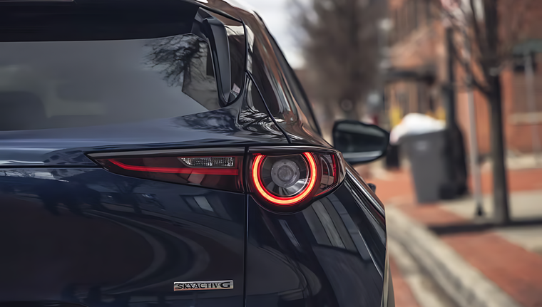 Mazda CX-30 mantiene su diseño y actualiza el motor en 2025