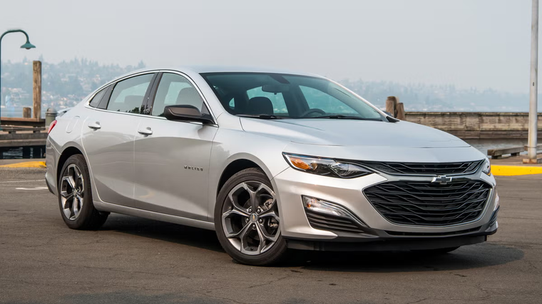 El Chevrolet Malibu 2025 fue criticado por su interior anticuado y escasas funciones tecnológicas, quedando rezagado frente a otros sedanes del mercado. El Chevrolet Malibu 2025 fue criticado por su interior anticuado y escasas funciones tecnológicas, quedando rezagado frente a otros sedanes del mercado.
