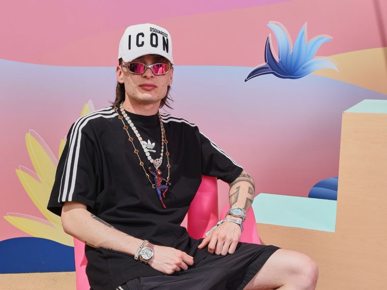 Peso Pluma estrena canción