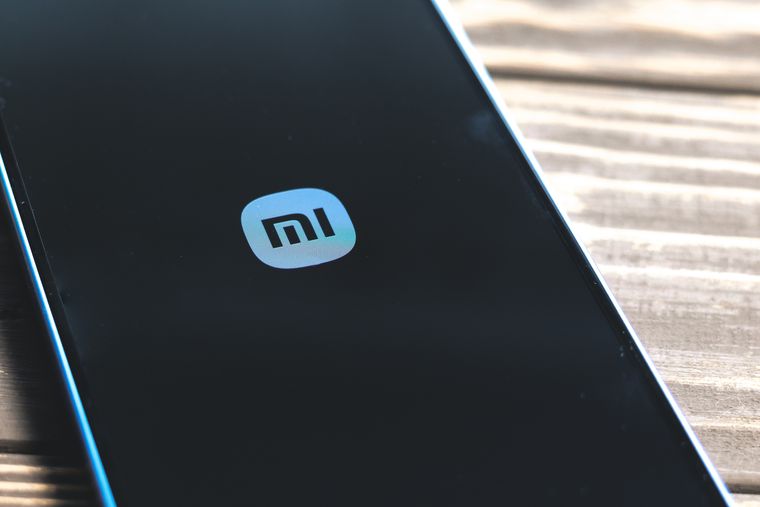 Con diseño continuista y pantalla de 6,3, el próximo Xiaomi busca destacarse por su autonomía y velocidad de carga (Foto: Shutterstock)