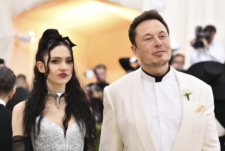 Grimes y Elon Musk opinan diferente sobre las oportunidades de las IA