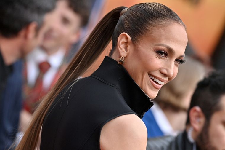 JLo celebró Acción de Gracias con una lujosa vajilla y su línea de bebida