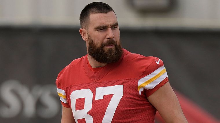 Travis Kelce, de los Chiefs, en el universo Dragon Ball