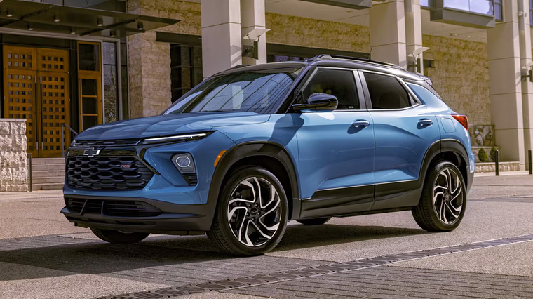 Aunque espacioso y moderno, el Chevrolet Trailblazer 2026 pierde atractivo frente a su rival directo, el más económico y similar Chevrolet Trax. Aunque espacioso y moderno, el Chevrolet Trailblazer 2026 pierde atractivo frente a su rival directo, el más económico y similar Chevrolet Trax.