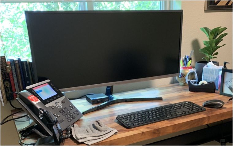 Este monitor curvo está en oferta por tiempo limtado en Walmart de Nueva York.