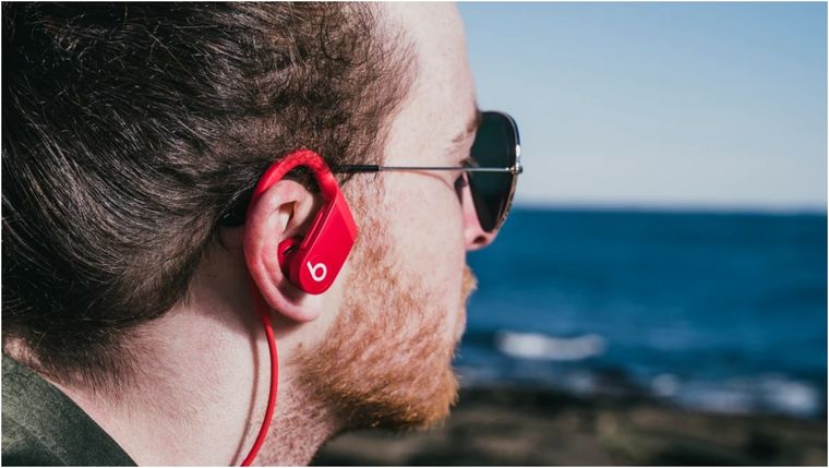 Si estás buscando auriculares, esta oferta es para ti.