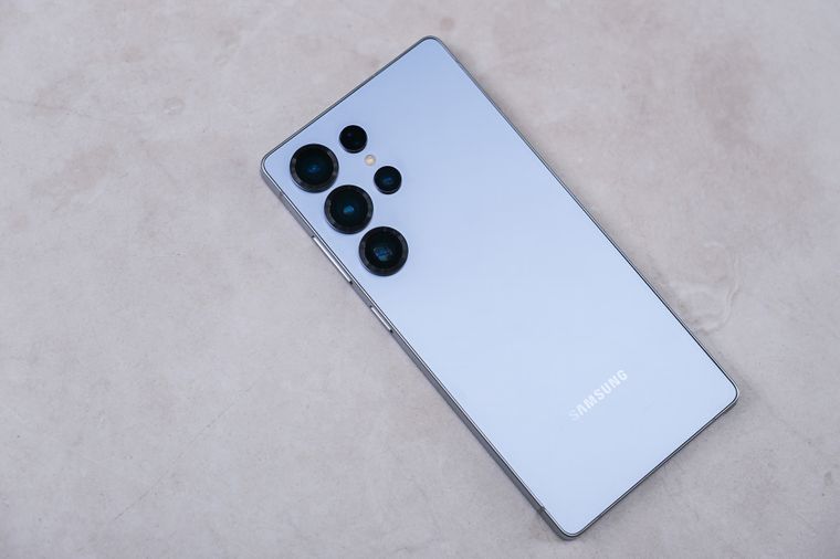 Samsung concentra sus mejores cámaras en un solo modelo Ultra, dejando fuera a otros teléfonos.
