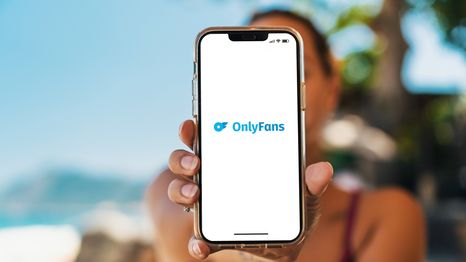 OnlyFans anunció que impedirá el registro de nuevos usuarios que posean antecedentes penales.