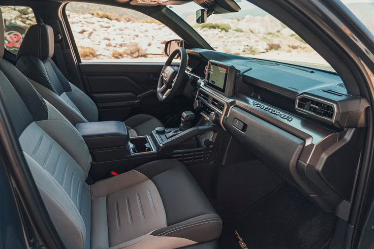 La Toyota Tacoma TRD PreRunner 2025 se distingue por su diseño y equipamiento todoterreno. La Toyota Tacoma TRD PreRunner 2025 se distingue por su diseño y equipamiento todoterreno.