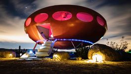 el platillo volador de airbnb aterrizo. cuanto vale pasar una noche alli y como hacerlo