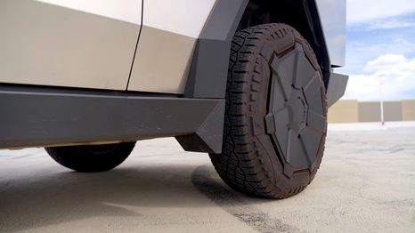 Una camioneta de Tesla se lleva el título al diseño más feo