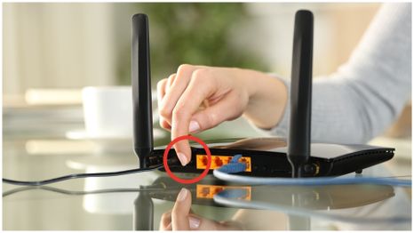El router es el dispositivo esencial que mantiene activa la señal de WiFi y garantiza el acceso continuo a internet.