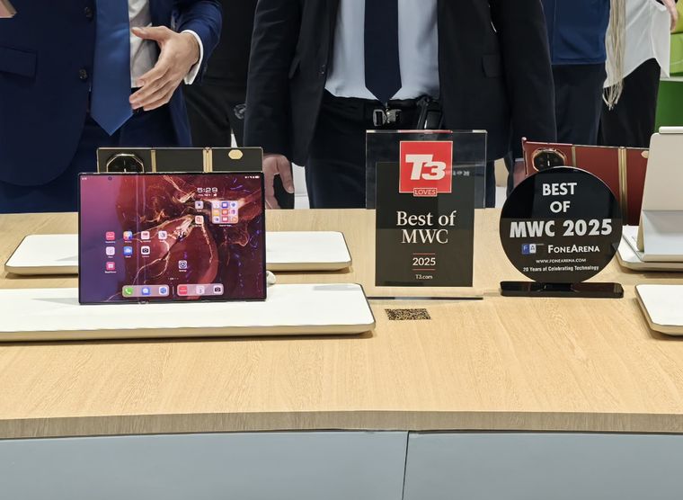 HUAWEI Mate XT: el plegable triple es la sensación en el MWC 2025