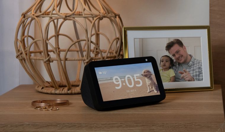 Amazon ofrece el Echo Show 5 a menos de 60 euros.