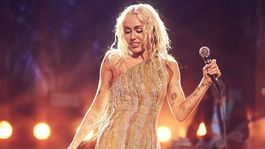 Miley Cyrus sorprendió a todos con esta versión de Jingle Bells