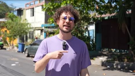 Luisito Comunica explora los barrios más peligrosos de El Salvador