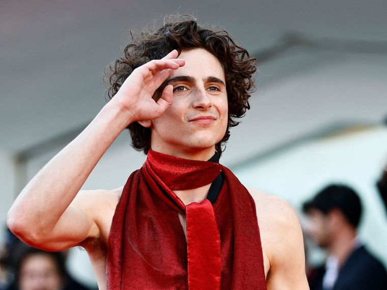 Timothée Chalamet personifica a Bob Dylan en su nueva película