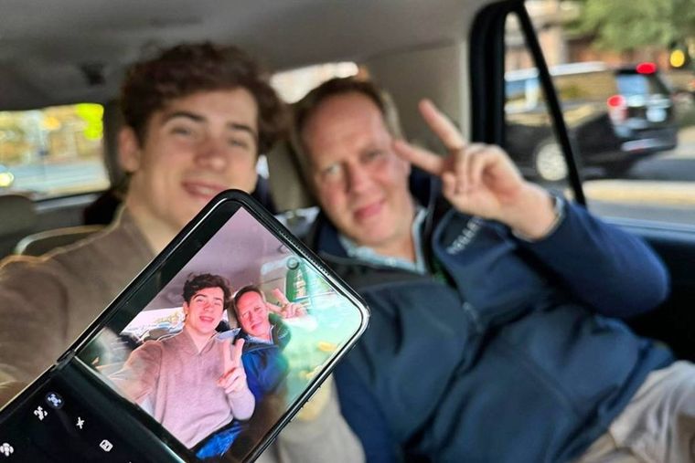 Franco Colapinto, la cara del nuevo plegable de Motorola