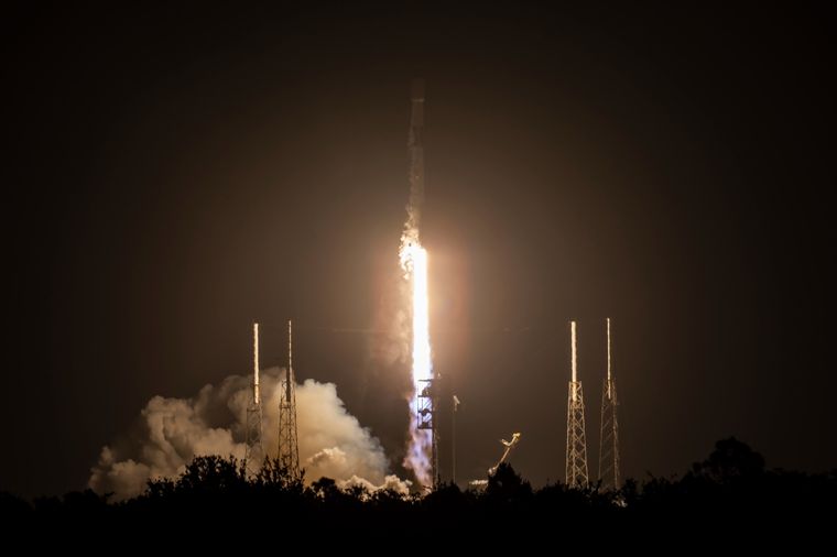 Lanzamiento de satélites de SpaceX y Starlink