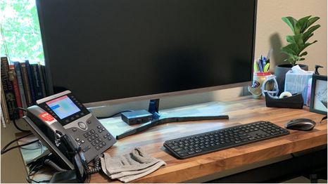 Este monitor curvo está en oferta por tiempo limtado en Walmart de Nueva York.