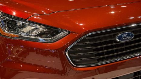 Van de Ford con problemas