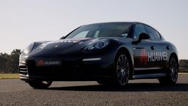 huawei no repunta con sus telefonos y ahora desafia a tesla con los automoviles