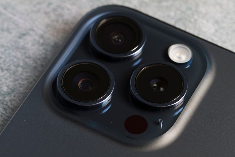 Apple siempre ha destacado por ofrecer lentes de alta calidad en sus iPhone. Apple siempre ha destacado por ofrecer lentes de alta calidad en sus iPhone.