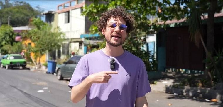 Luisito Comunica explora los barrios más peligrosos de El Salvador