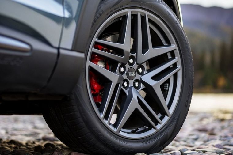 Ford actualiza su SUV de tres filas