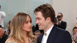 Suki Waterhouse y Robert Pattinson