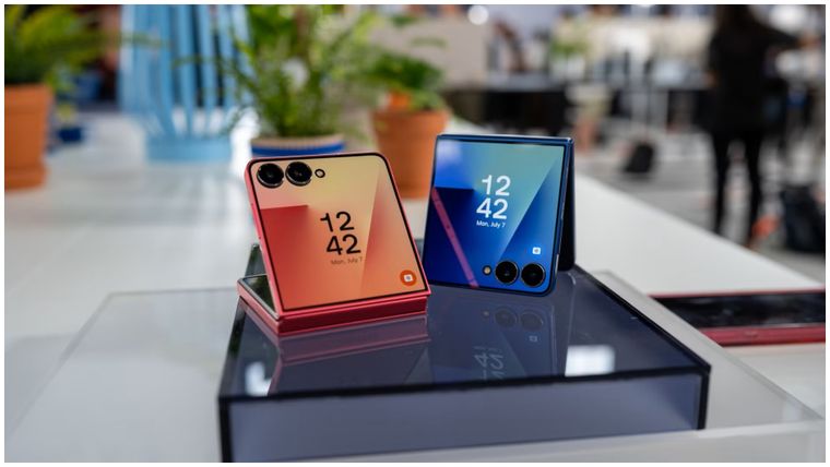 La nueva generación de teléfonos plegables de Samsung ya es oficial.