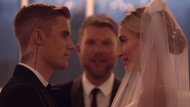 Tras 5 años de su boda, el cantante compartió emotivas fotografías dirigidas a su esposa