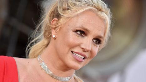 Britney Spears preocupó a sus fanáticos con este peligroso baile