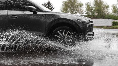 Aquaplaning el fenómeno que se produce durante lluvias