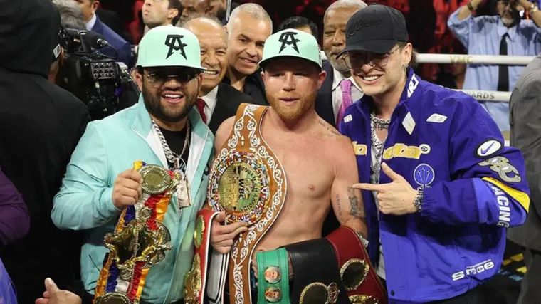 Canelo junto a Peso Puma
