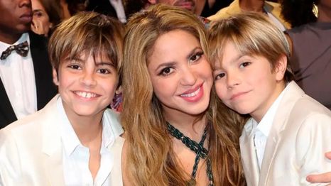 Shakira junto a sus hijos Sasha y Milan