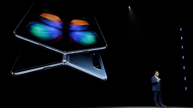 El nuevo teléfono celular Samsung de tres pantallas adoptaría elementos del próximo Galaxy Z Fold7. El nuevo teléfono celular Samsung de tres pantallas adoptaría elementos del próximo Galaxy Z Fold7.