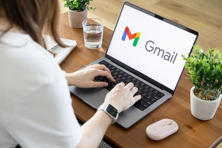 Con Gmail Live, Google facilita la búsqueda y organización de correos mediante inteligencia artificial. Con Gmail Live, Google facilita la búsqueda y organización de correos mediante inteligencia artificial.