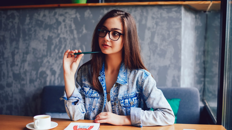 Lectura, escritura y juegos mentales son hobbies frecuentes entre mujeres cultas y con altos niveles de desarrollo cognitivo, según análisis de inteligencia artificial. Lectura, escritura y juegos mentales son hobbies frecuentes entre mujeres cultas y con altos niveles de desarrollo cognitivo, según análisis de inteligencia artificial.