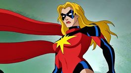 Cosplayer recrea el atrevido y sexy atuendo clásico de la Capitana Marvel