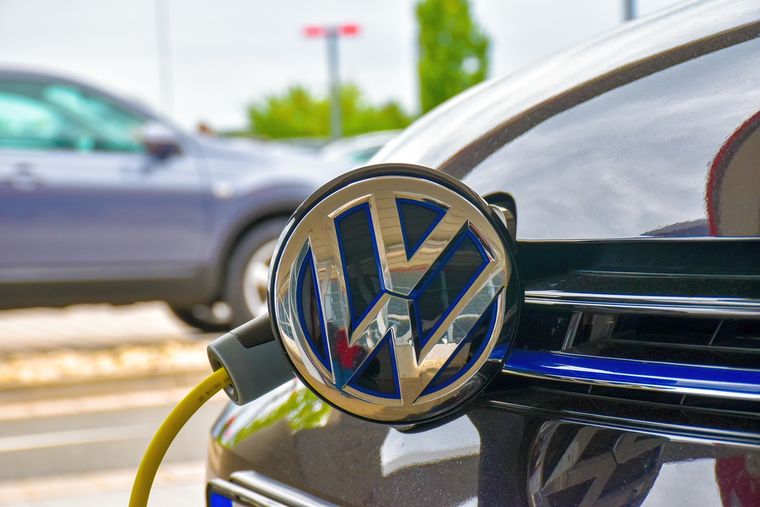 La planta húngara de Samsung se prepara para abastecer a los nuevos coches eléctricos de Volkswagen. La planta húngara de Samsung se prepara para abastecer a los nuevos coches eléctricos de Volkswagen.