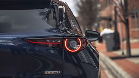Mazda CX-30 mantiene su diseño y actualiza el motor en 2025